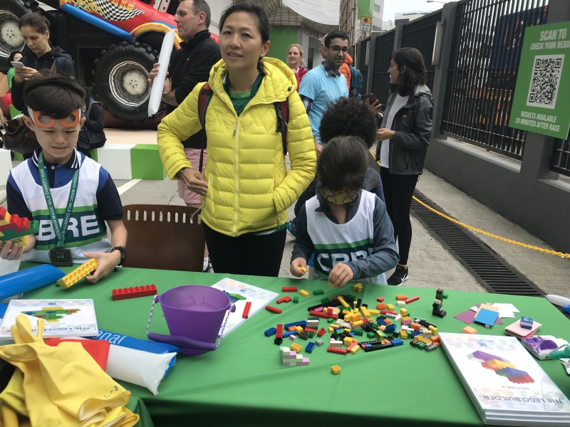 children do a construction activity